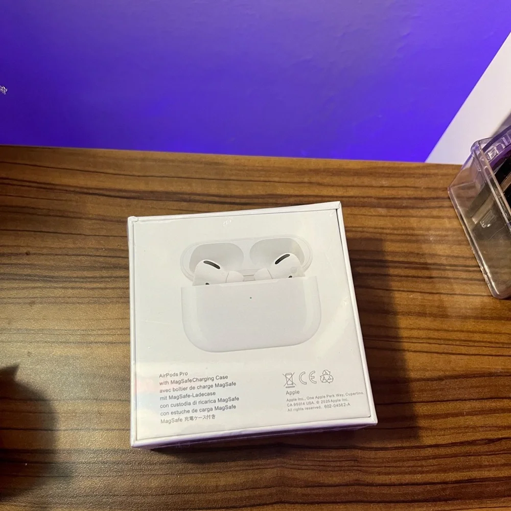 Apple AirPods Pro - Picture 2 of 4